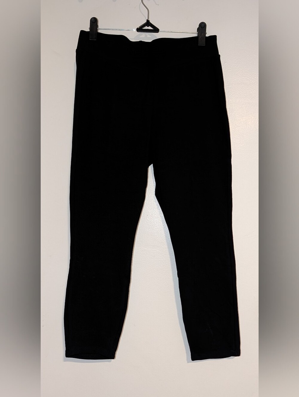 NWOT Torrid Black Capri Legging w/Ladder Slash Detail, size 0 (12)